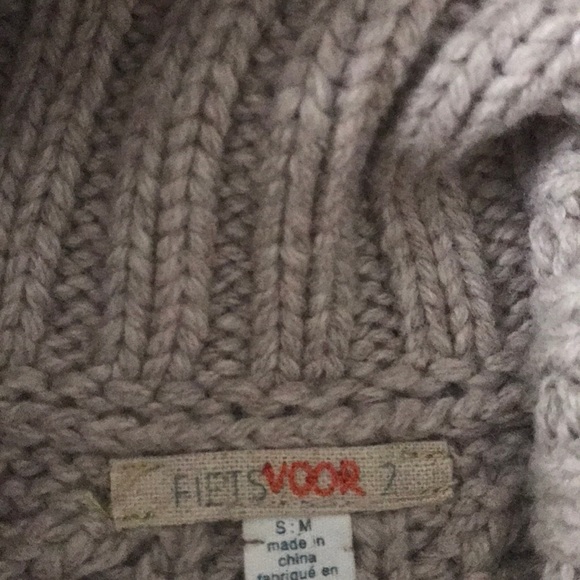 Chic Cape Sweater - Picture 4 of 7